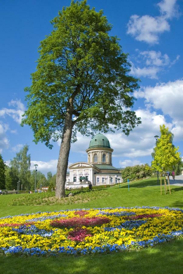 Aparthotel Zdroj Wojciech à Lądek-Zdrój Extérieur photo